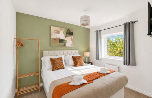 Stylish 3 Bedroom House - Excellent Location - Free Parking, Garden, Fast Wifi, Work Space and Self-Check-In by Yoko Property - Foto 9