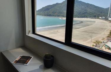 Lindo apto tudo novinho, prédio frente mar - Foto 25