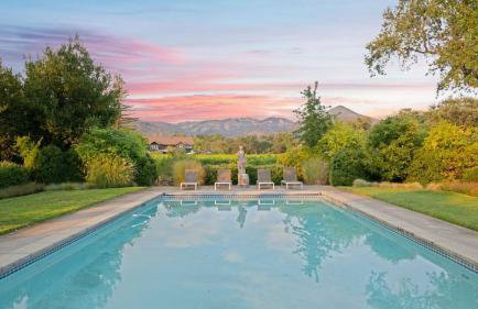 Vineyard Estate w Pool Spa Bocce Ball Mins to Wineries Park Lawndale Manor by AvantStay - Foto 41