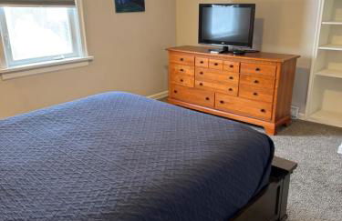 Charming Brick Home with bonus space & foosball - Foto 22