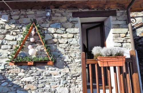 Lo Gnomo sotto al Glicine - Foto 1