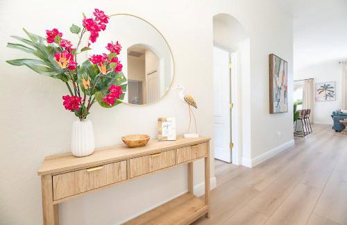 Stylish Retreat with Pool near The Parks - Foto 16