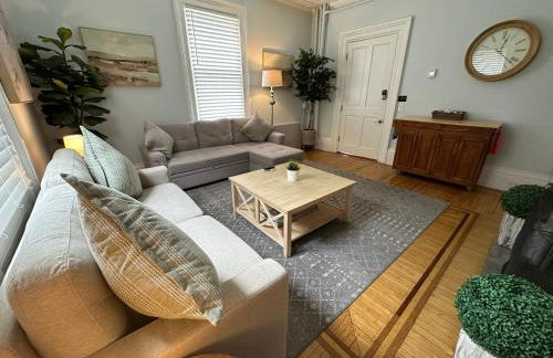 Charming Victorian Home Downtown Newport - Photo 23