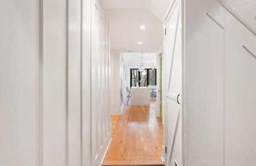 Designer 3 BR Townhome with Beautiful Backyard - Foto 12