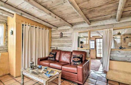 Log Casita Overlooking Pond and Waterfall near Taos, New Mexico - Foto 3