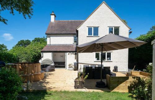Spacious Cotswolds House Garden with Hot Tub - Foto 5