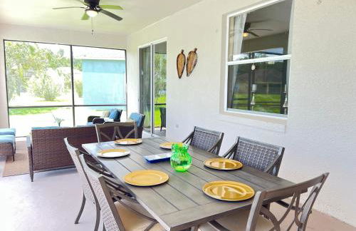 CozyCove near Disney Universal Pool Home Sleeps 10 - Foto 8