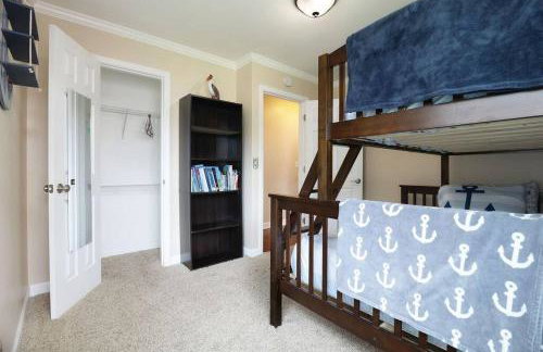 Chain O Lakes Nautical 4Bed 3Bath Waterfront with Bonus Room, Large Deck and Hot Tub - Foto 24