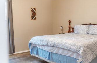 Rest Easy Retreat - 2BR Near SHSU - Pool - WiFi - Free Parking - Foto 42