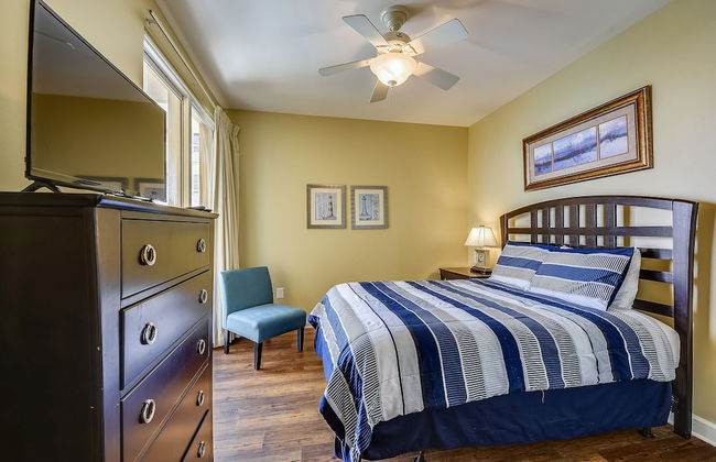 Splash Beach Resort by Book That Condo - Photo 13