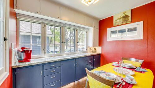 Homey Cottage with Sunroom and Smart TV! - Foto 2