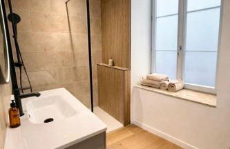 Le salon des voyageurs - Au Cœur de DOLE - Parking GRATUIT à proximité - Foto 12