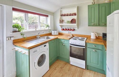 Traditional cottage with brand new Woodburner - Photo 4