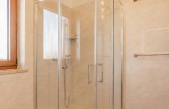 Villa atop the village with stunning view - Foto 54