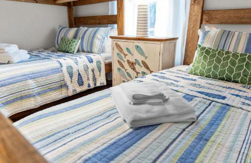 Seabrook 3BR Sleeps 10 w Backyard, Fire Pit Near Kemah - Foto 34