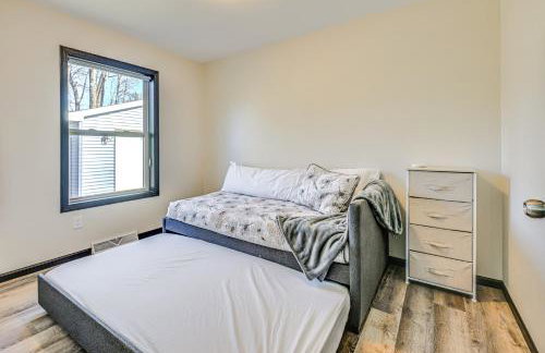 Golf, Hike and Boat Home with Fire Pit in Friendship - Foto 17