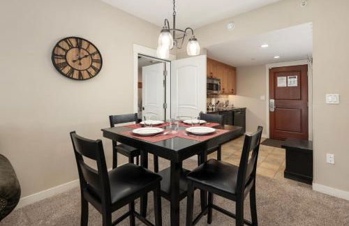 Ski-In / Ski-Out 1 Bedroom Condo base of WP Resort - Foto 41