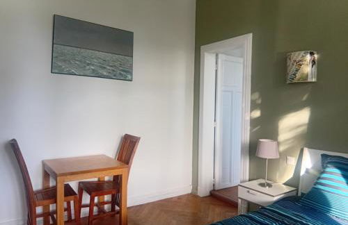 Grande chambre studio 23 m2 avec salle de bain, WC et kitchenette - Foto 2