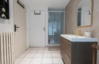 Loft Station Parking Video Projector near Tours - Photo 40