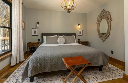 Romantic 1BR Cabin w Hot Tub Near Carbondale - Foto 4