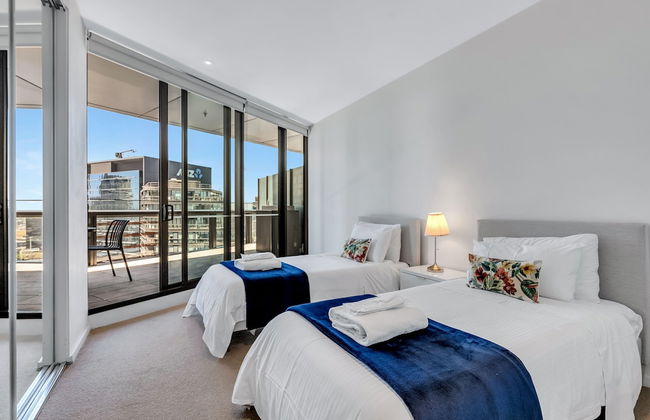 Melbourne Lifestyle Apartments - Best Views on Collins - Photo 39