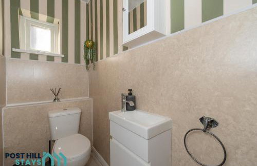 Large 4BR - Ideal Long Stays - Parking - Fast WiFi - Foto 22