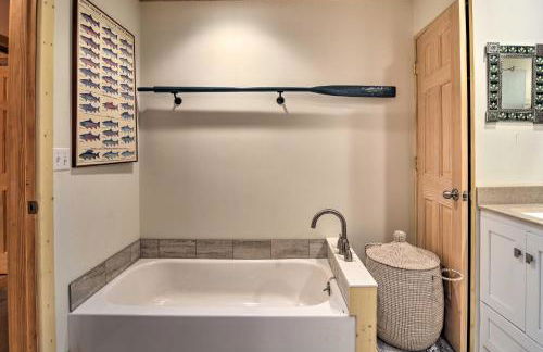 Idyllic Northport Cottage, Walk to Lakeside! - Foto 20