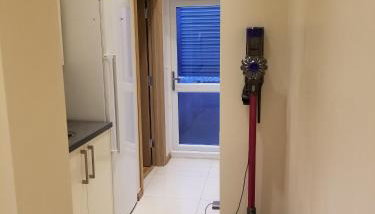 London Luxury Apartment 4 Bedroom Sleeps 12 people with 4 Bathrooms 1 Min walk from Station - Foto 2