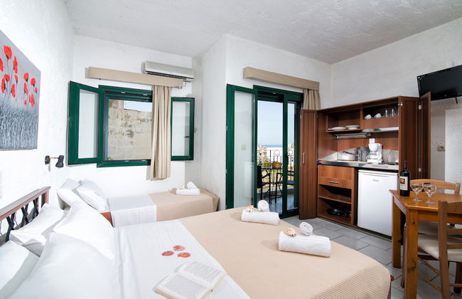 Charming Studio Near the Beach - Photo 1