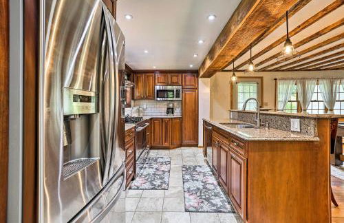 Game Room and Yard Greentown Home Near State Park - Foto 8