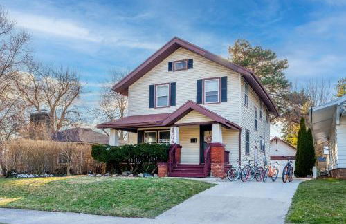 King Bed, Stocked Kitchen, Easy Driveway Parking, 2mi to Downtown & Coliseum - Foto 10