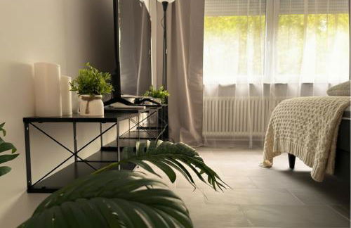 Spacious Apartment with Balcony - nearby Schlosspark - APOLONIAliving - Foto 42