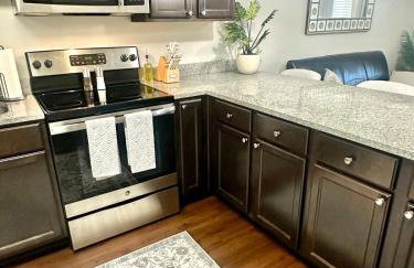 Walk to Stadium, 2 Parking Spots, Balcony & Pool - Foto 18