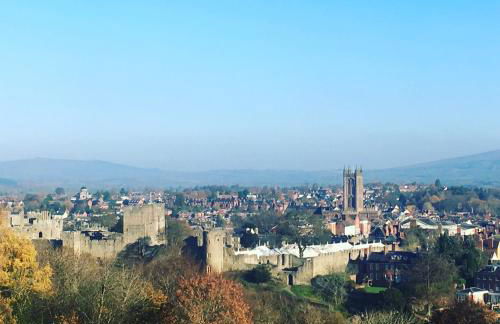 Flower Cottage by Ludlow Castle with Onsite Parking - Photo 35