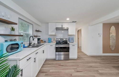 Cocoa Hideaway with Air Hockey, Darts and Beach Gear - Foto 49