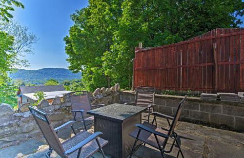 Updated Home with Patio Half Mile to West Point - Foto 25