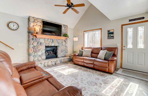 Roscommon Retreat with Deck about 1 Mile to Higgins Lake - Foto 4