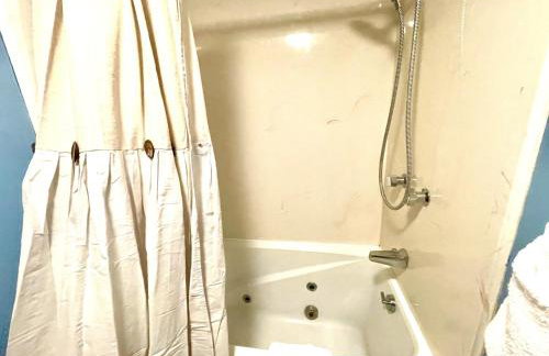 Forest view, log-sided two bedroom, two bath condo on Lake Ouachita, condo - Foto 5