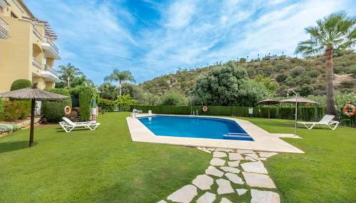 2 Bedrooms - Sleeps 4 - Garden and Pool With View - Foto 4