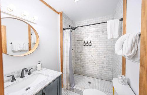 Big Mountain View! Downtown Gatlinburg Chalet Village! Hot Tub! Fan Favorite! AFrame Dreams! Magazine-Featured! Stunning Interiors! Little Green Cabin - Photo 7