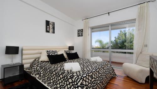 Deluxe 4BDR House W/ Pool by LovelyStay - Photo 5