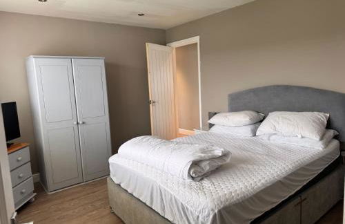 Pet-friendly - 2 Bedrooms Bungalow hot tub Parking - Foto 59