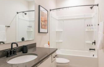 Spacious 4BR Near UNC Charlotte & Major Venues - Foto 24