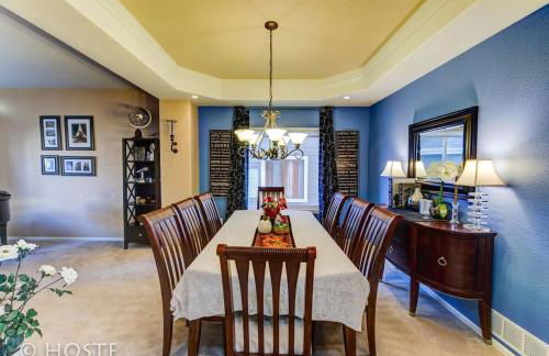 *H* 5BR Home Getaway w/HOT TUB ** - Foto 13