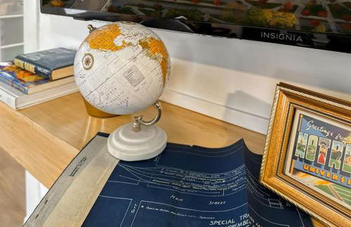 Step into School Spirit at the Golden Dome Getaway - Foto 8