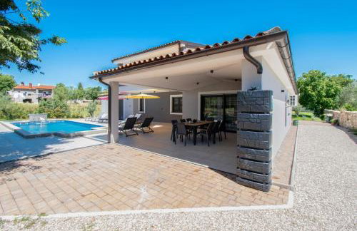 Villa Vala with a large yard near Pula - by Istrabook - Foto 9