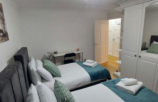 Luxury 5 Bedroom 2 BA House with Parking - Foto 4