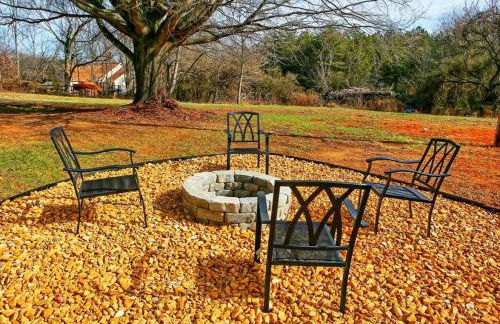 Farm Lodge with Beautiful Open Floor Plan - Foto 14