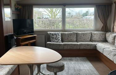 Buttercup Retreat 298 northfield - Photo 1