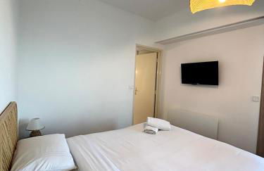 NICE, Exceptional Sea View, Top Floor, Parking - Photo 16